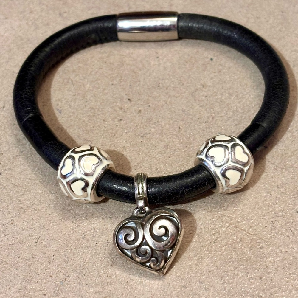 Brighton Cupid’s Kiss Heart charm Crystals on white Silver scroll back Retired - Picture 6 of 6